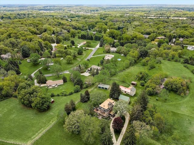 W310S7565 Arbor DRIVE, Mukwonago, WI 53149