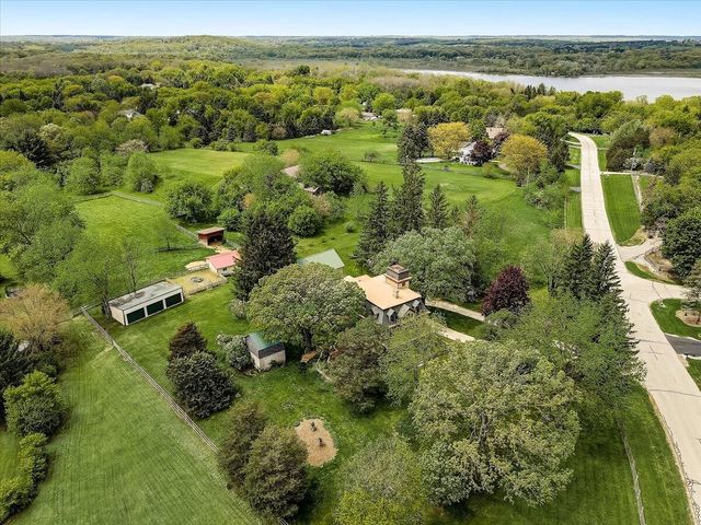W310S7565 Arbor DRIVE, Mukwonago, WI 53149