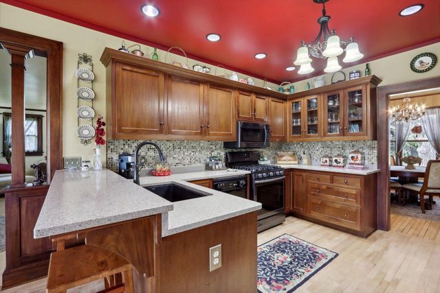 W310S7565 Arbor DRIVE, Mukwonago, WI 53149