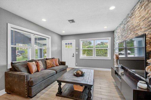 814 44th Street, West Palm Beach, FL 33407