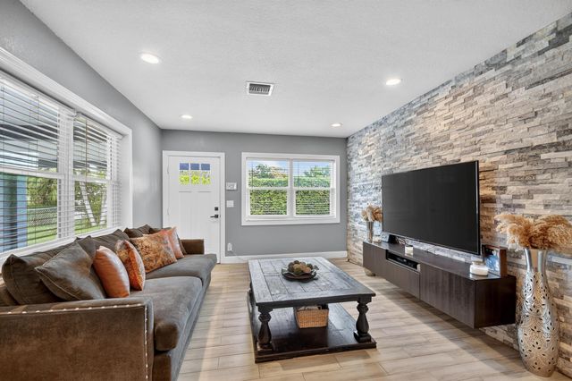 814 44th Street, West Palm Beach, FL 33407