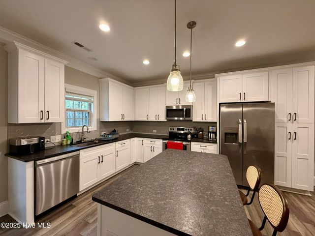 304 Mashie Court, West End, NC 27376