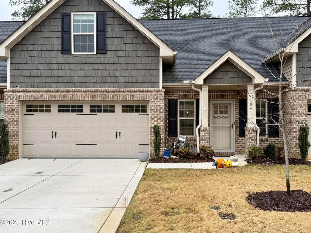 304 Mashie Court, West End, NC 27376