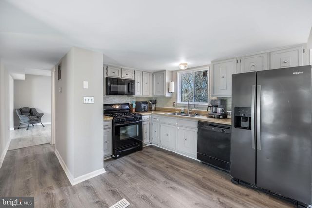 13379 PACKARD DR, Woodbridge, VA 22193