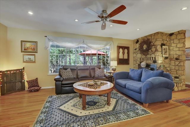 14017 Lague Ln, Grass Valley, CA 95949