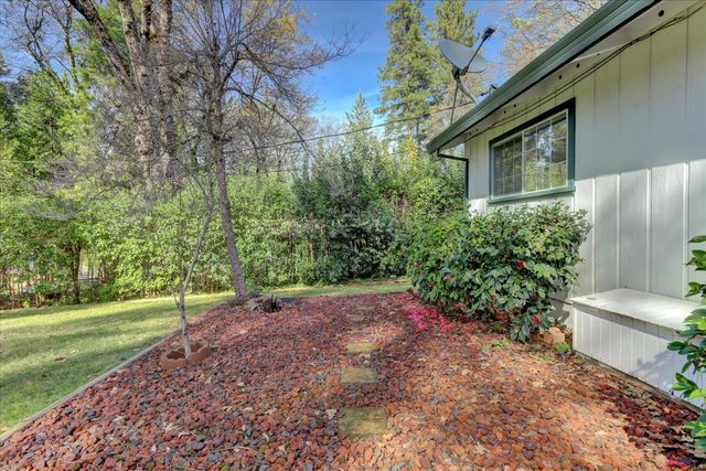 14017 Lague Ln, Grass Valley, CA 95949