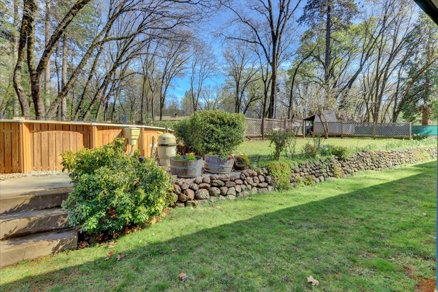 14017 Lague Ln, Grass Valley, CA 95949