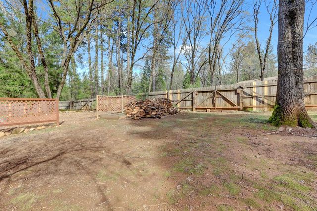 14017 Lague Ln, Grass Valley, CA 95949