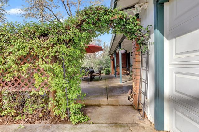 14017 Lague Ln, Grass Valley, CA 95949