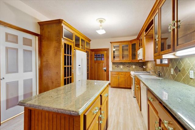 816 W Adoue Street, Alvin, TX 77511
