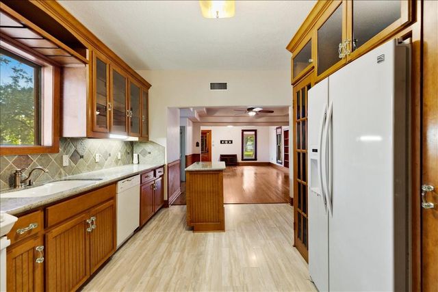 816 W Adoue Street, Alvin, TX 77511