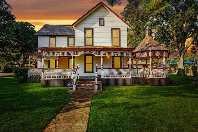 816 W Adoue Street, Alvin, TX 77511