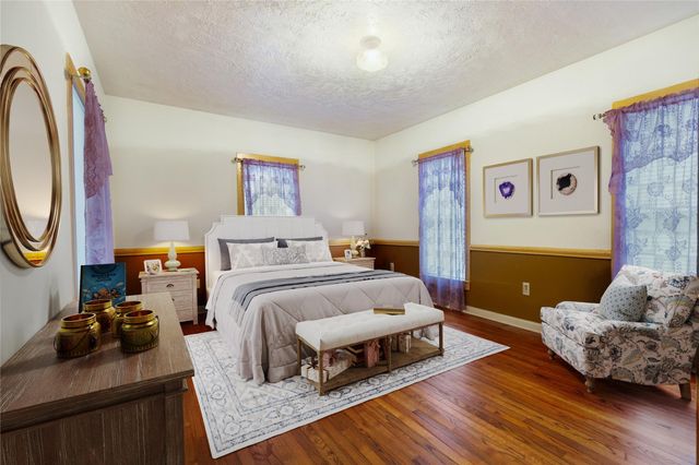 816 W Adoue Street, Alvin, TX 77511