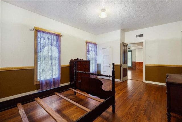 816 W Adoue Street, Alvin, TX 77511