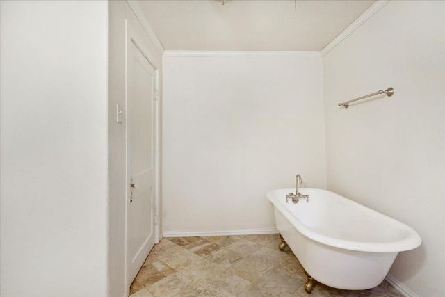816 W Adoue Street, Alvin, TX 77511