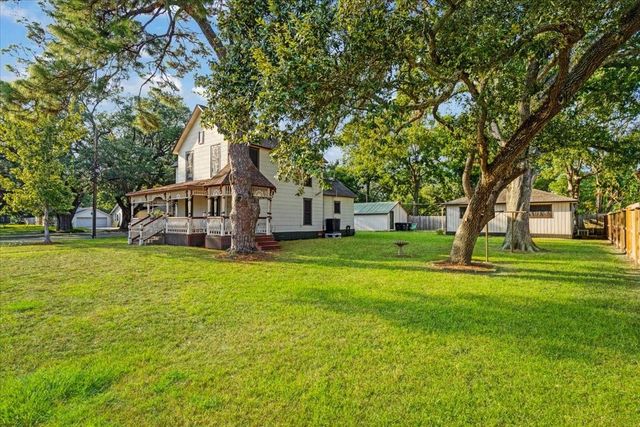 816 W Adoue Street, Alvin, TX 77511