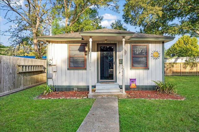 816 W Adoue Street, Alvin, TX 77511