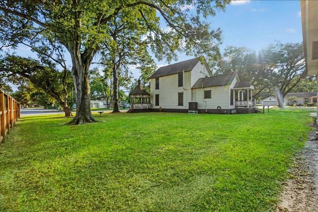 816 W Adoue Street, Alvin, TX 77511