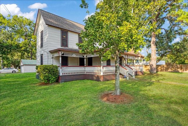 816 W Adoue Street, Alvin, TX 77511