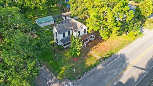 816 W Adoue Street, Alvin, TX 77511