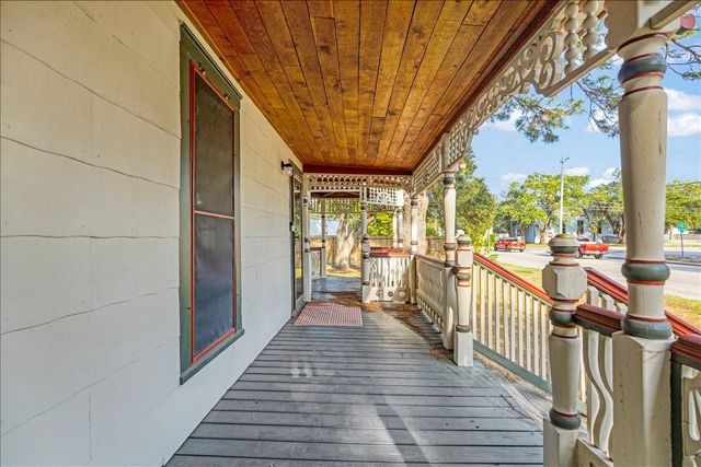 816 W Adoue Street, Alvin, TX 77511