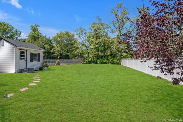 19 Laurelton Avenue, Lake Grove, NY 11755