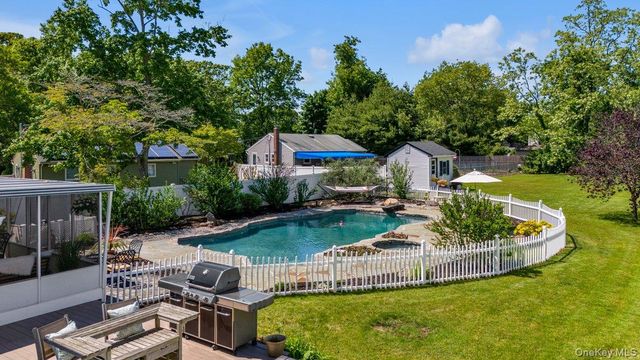 19 Laurelton Avenue, Lake Grove, NY 11755