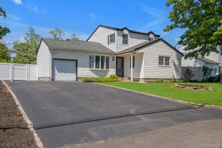 19 Laurelton Avenue, Lake Grove, NY 11755