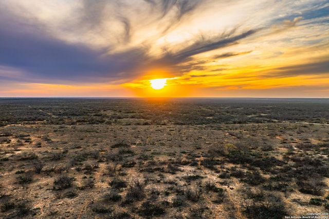 773 toquigny, Carrizo Springs, TX 78834