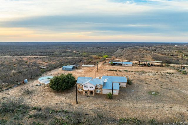 773 toquigny, Carrizo Springs, TX 78834