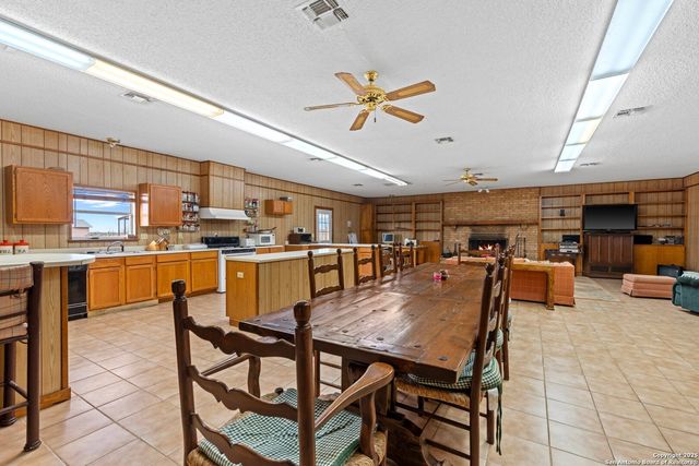 773 toquigny, Carrizo Springs, TX 78834