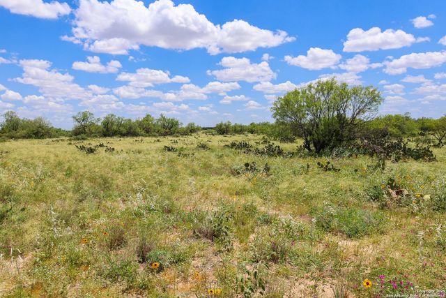 773 toquigny, Carrizo Springs, TX 78834