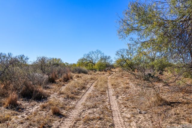 773 toquigny, Carrizo Springs, TX 78834