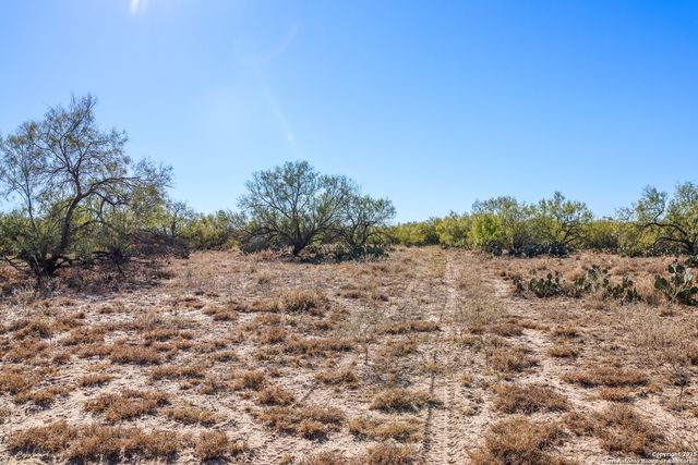 773 toquigny, Carrizo Springs, TX 78834