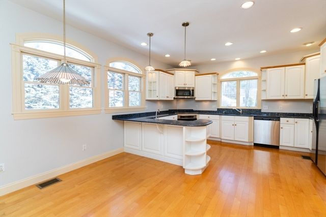 548 High Street, Westwood, MA 02090