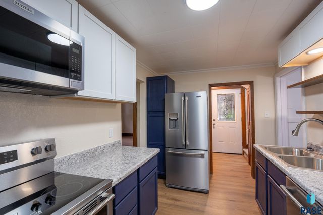 1911 S Walts Ave Avenue, Sioux Falls, SD 57105