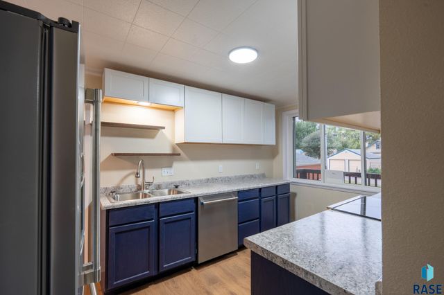 1911 S Walts Ave Avenue, Sioux Falls, SD 57105