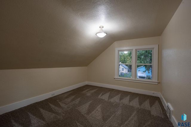1911 S Walts Ave Avenue, Sioux Falls, SD 57105