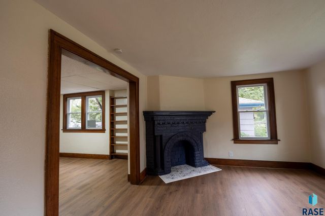 1911 S Walts Ave Avenue, Sioux Falls, SD 57105
