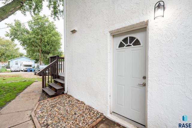 1911 S Walts Ave Avenue, Sioux Falls, SD 57105