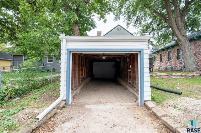 1911 S Walts Ave Avenue, Sioux Falls, SD 57105