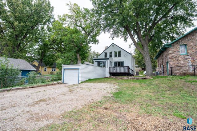 1911 S Walts Ave Avenue, Sioux Falls, SD 57105