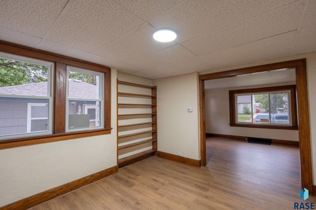 1911 S Walts Ave Avenue, Sioux Falls, SD 57105