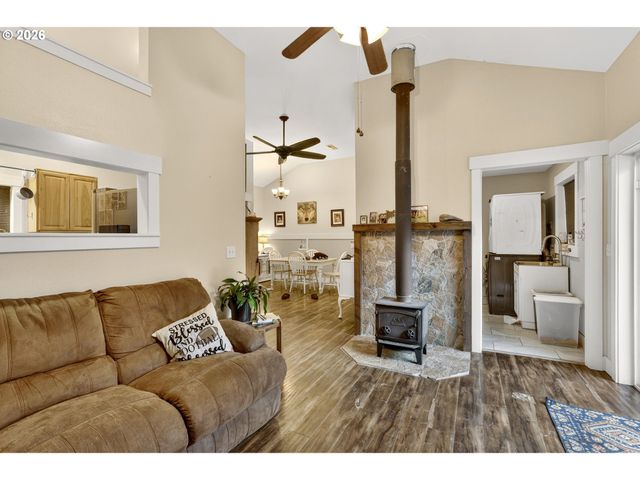 24511 Ne W H GARNER Rd, Yacolt, WA 98675