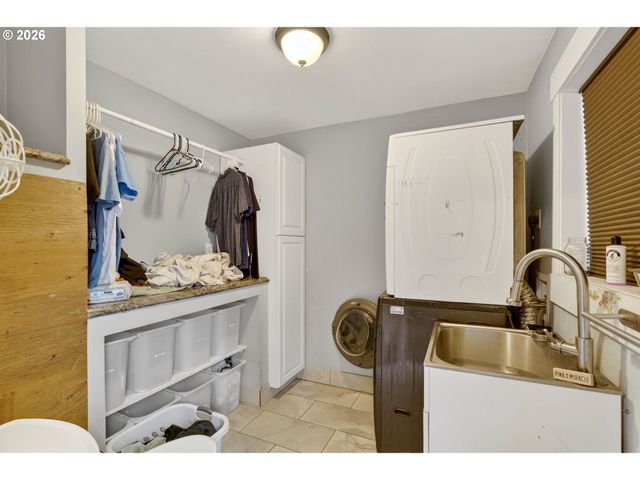 24511 Ne W H GARNER Rd, Yacolt, WA 98675