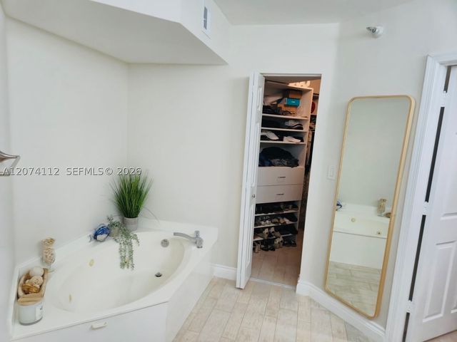 3530 Mystic Pointe Dr 2215, Aventura, FL 33180