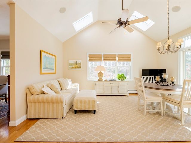 28 Watercourse Pl, Plymouth, MA 02360