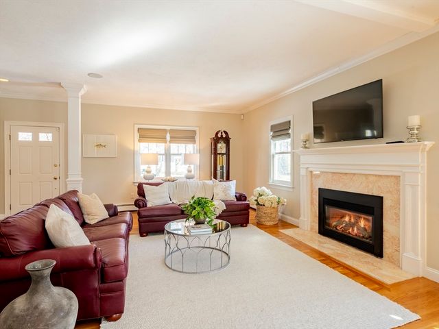 28 Watercourse Pl, Plymouth, MA 02360