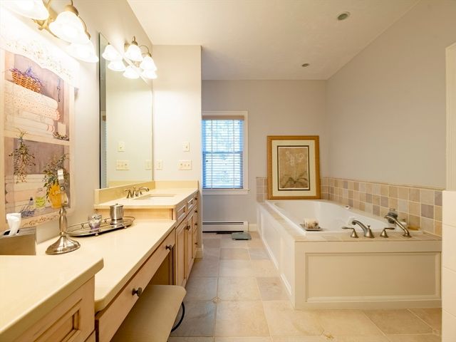 28 Watercourse Pl, Plymouth, MA 02360