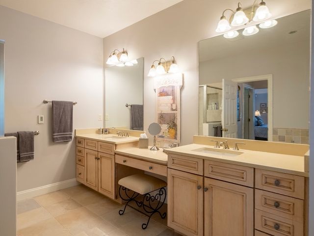 28 Watercourse Pl, Plymouth, MA 02360